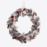 Grande couronne blanche et grise avec baies – Couronne en feutre blanc avec baies par Gry & Sif